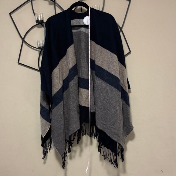 NWOT Uniqlo Women 2 Way Stole Black Grey Color Block Acrylic Fringe Shawl 8 - Picture 7 of 9